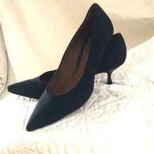 Donald J Pliner “Carina” Pump